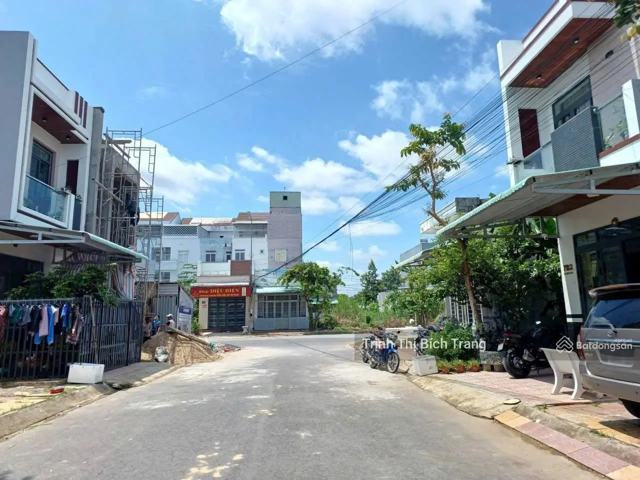 Đất nằm ngay mầm non Sen ở đường Nguyễn Thị Định. Sổ hồng riêng. Thổ cư. Giá chỉ 490tr/120m2.