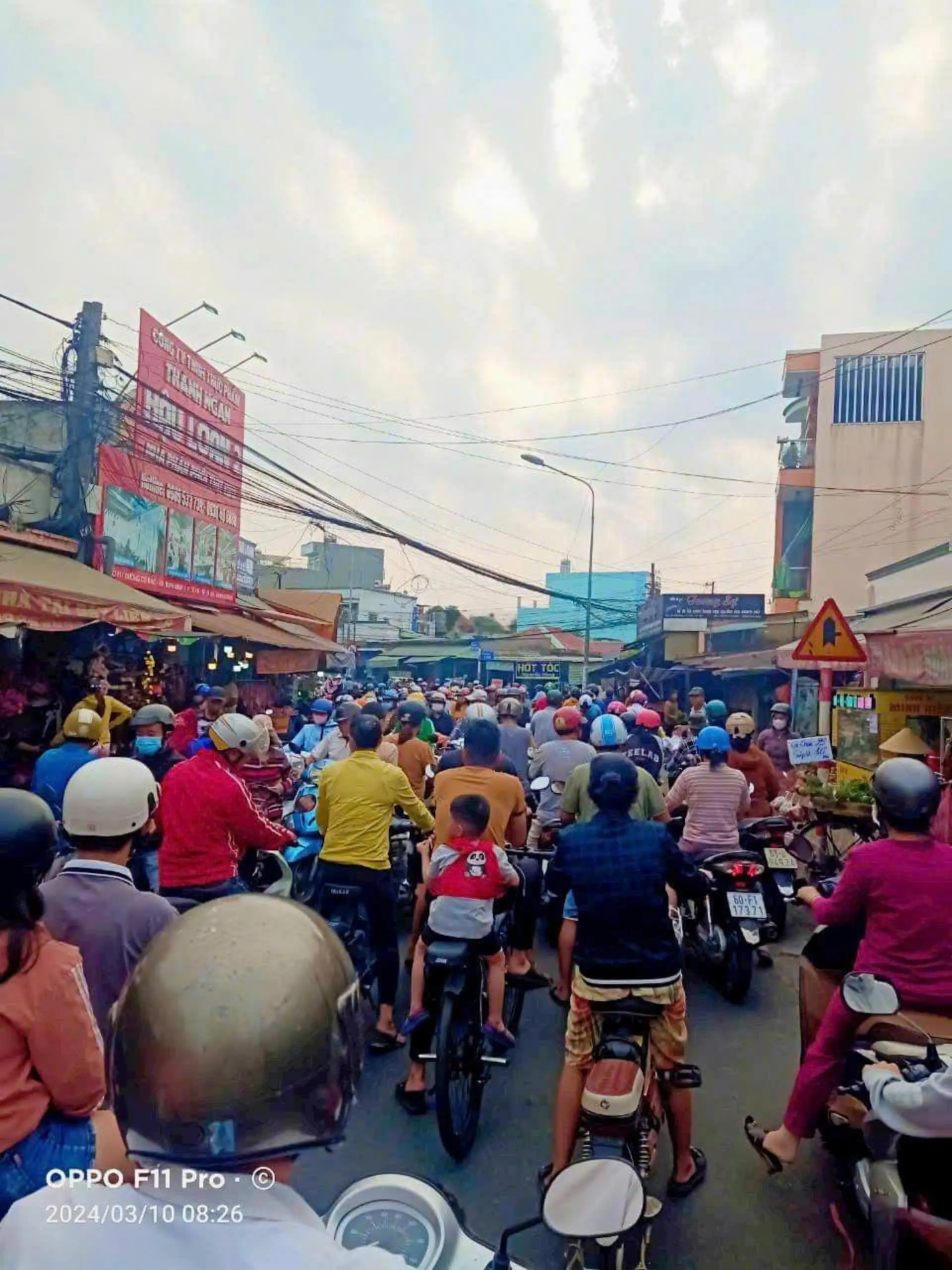 Bán nhà/đất góc 2 mặt tiền đường Nguyễn Thái Học ngay chợ Dĩ An 1.diện tích:330.4m2 giá 19 tỷ