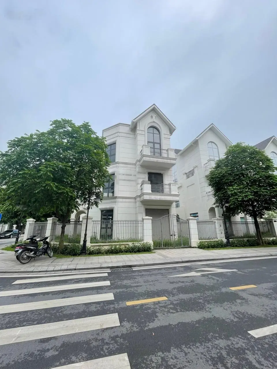 Cần bán biệt thự Vinhomes Ocean Park Gia Lâm giá chỉ 240 triệu/m²