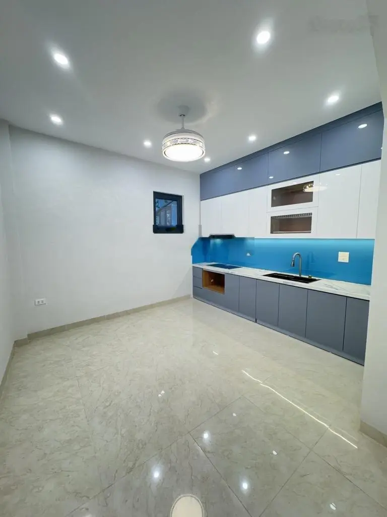 Bán nhà 43m2 phố Giang Biên, Phúc Lợi 5 tỷ hơn