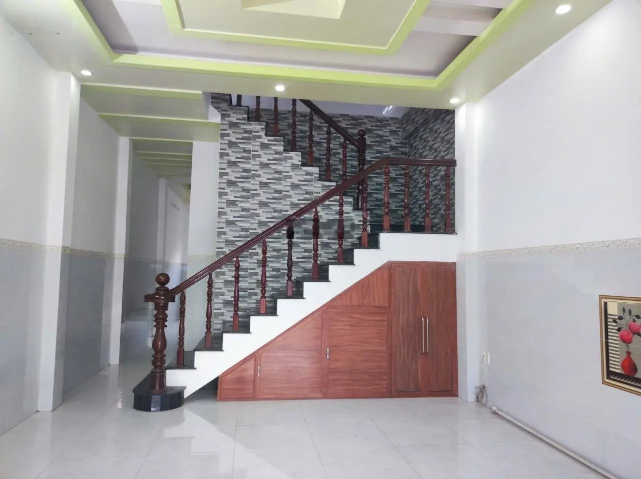 Bán nhà đẹp 1 trệt 1 lầu đường nhựa ôtô gần chợ P3 thuân tiện kinh doanh TP Vĩnh Long