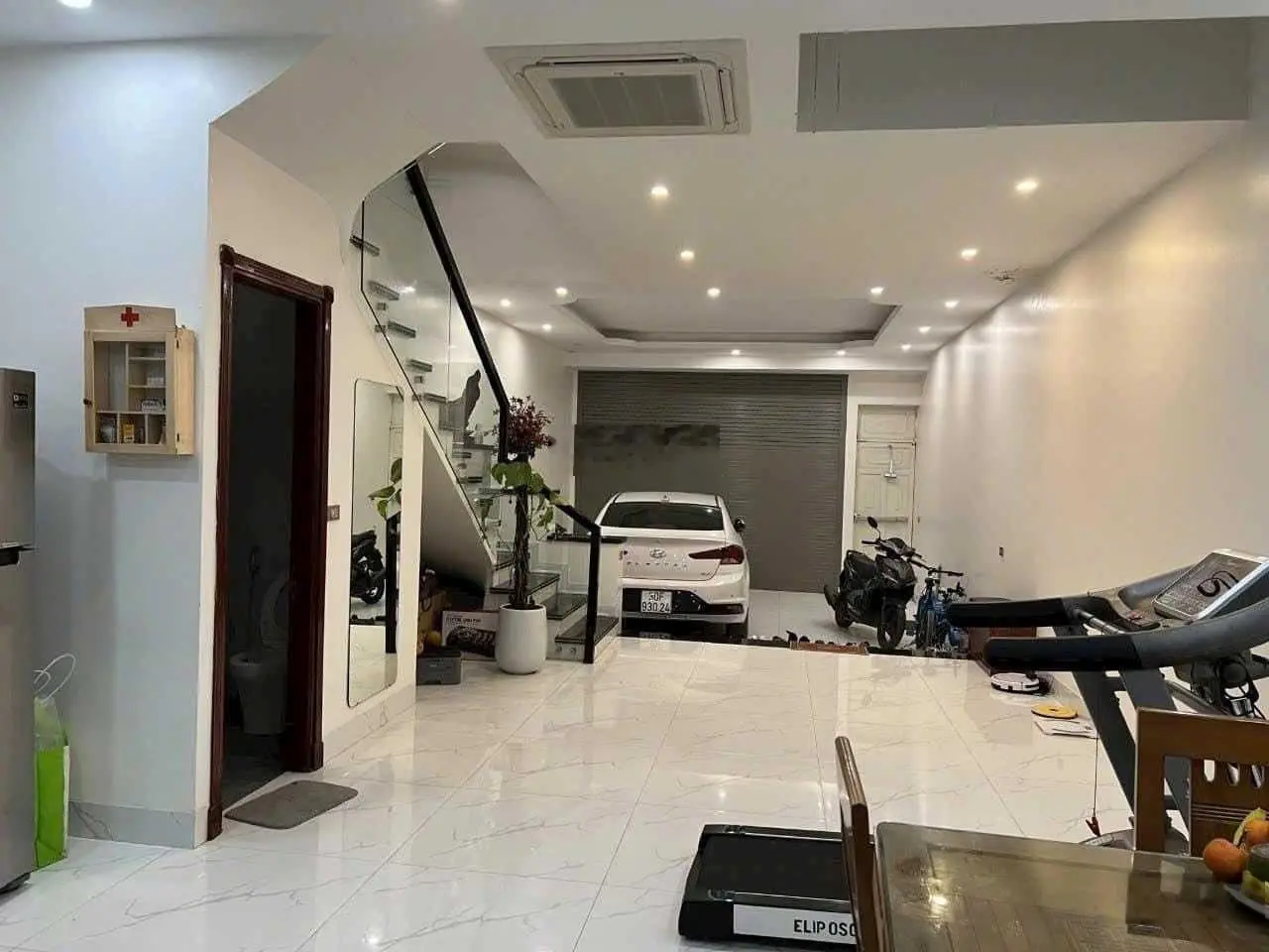 Bán nhà tái định cư Ngọc Thụy 80m2 x 5T x 5m mặt tiền, thang máy 450kg, ngõ thông ô tô 7 chỗ vào