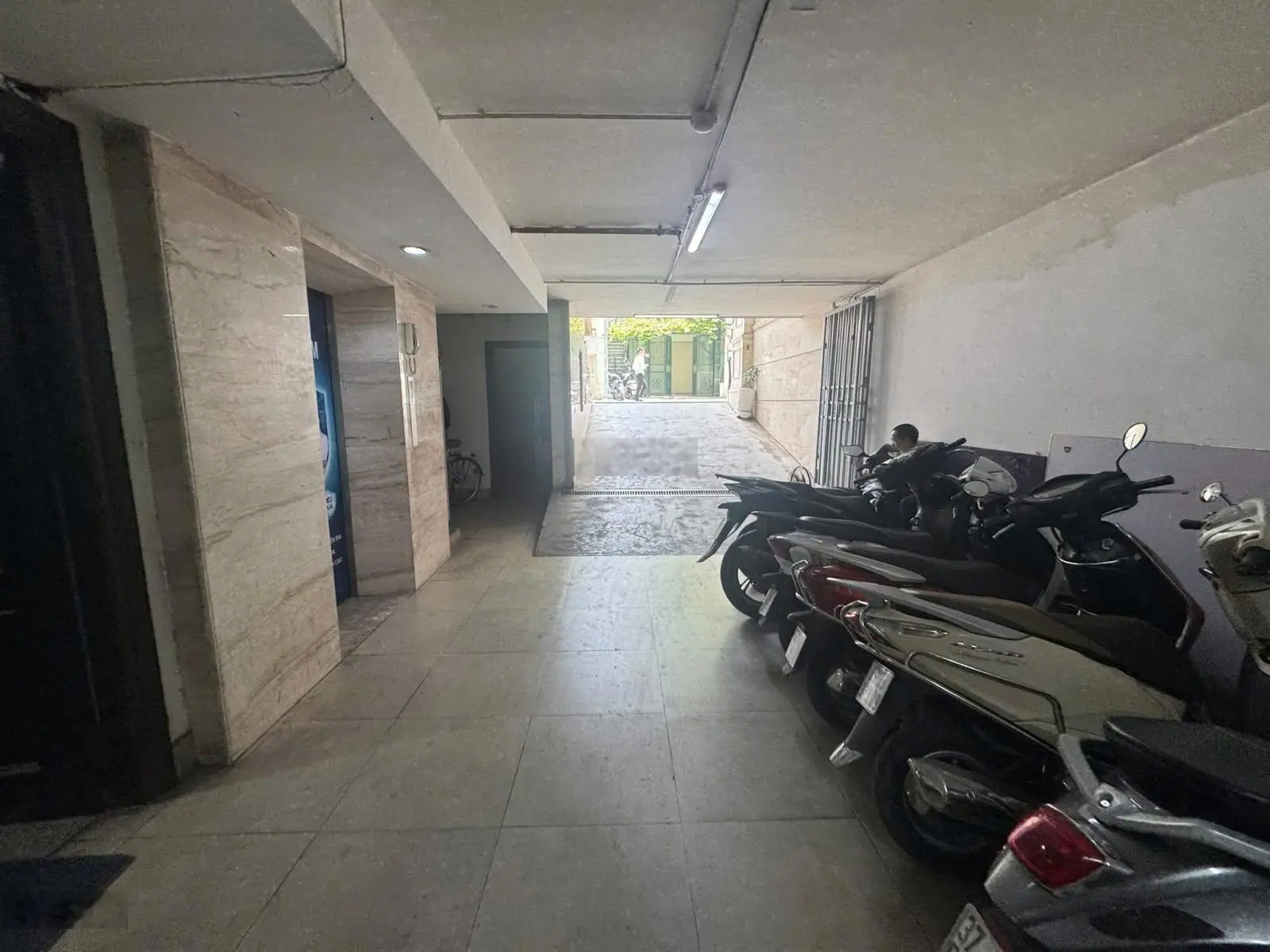 Mặt Phố Bùi Thị Xuân DT 133m, 12 tầng, mt 7.1m Hai Bà Trưng, dòng tiền 3 tỷ 1 năm.