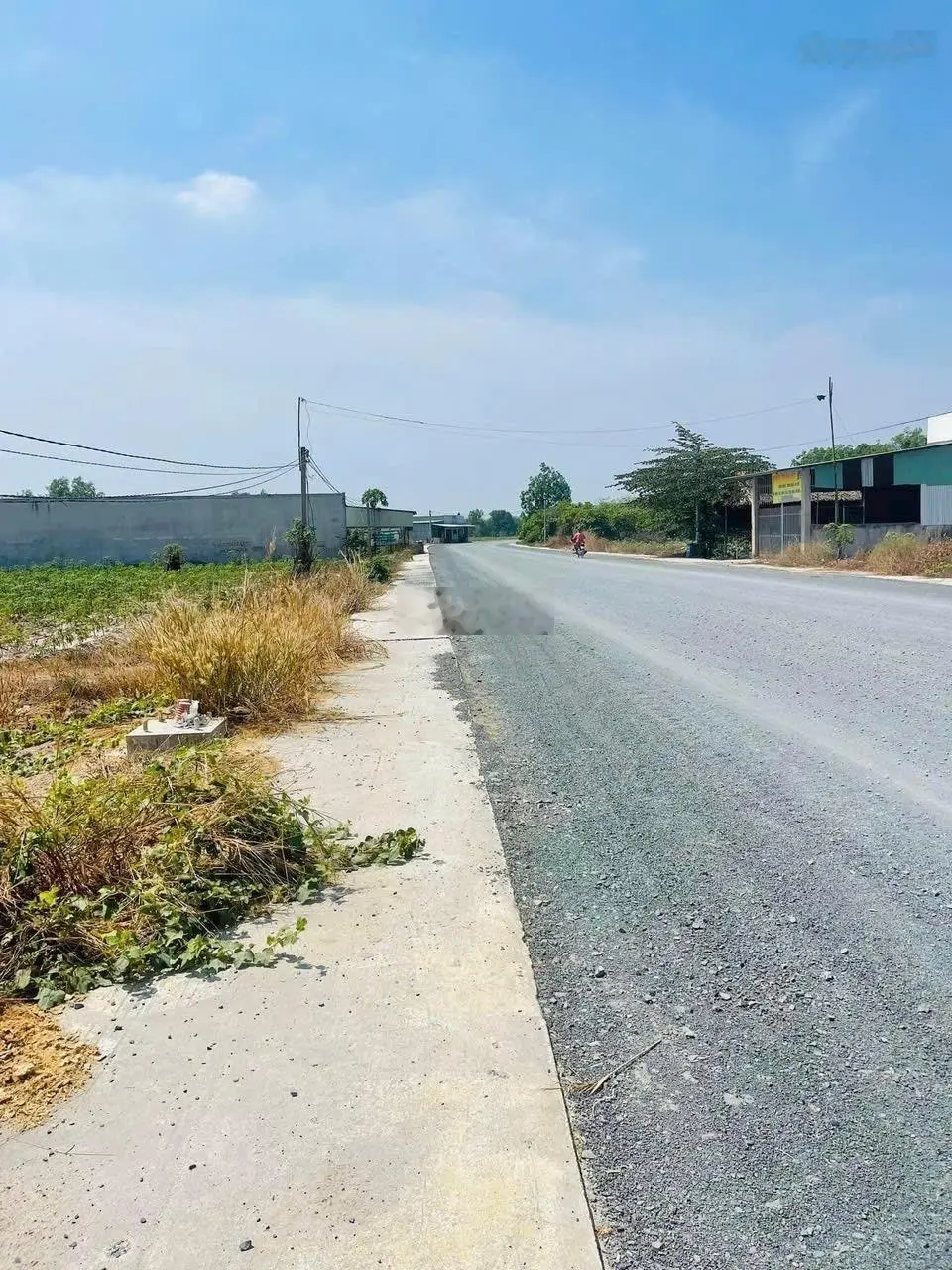 Đất nhà ngộp sổ sẵn - đường nhựa 32m gần KCN minh hưng: 0973 675 ***