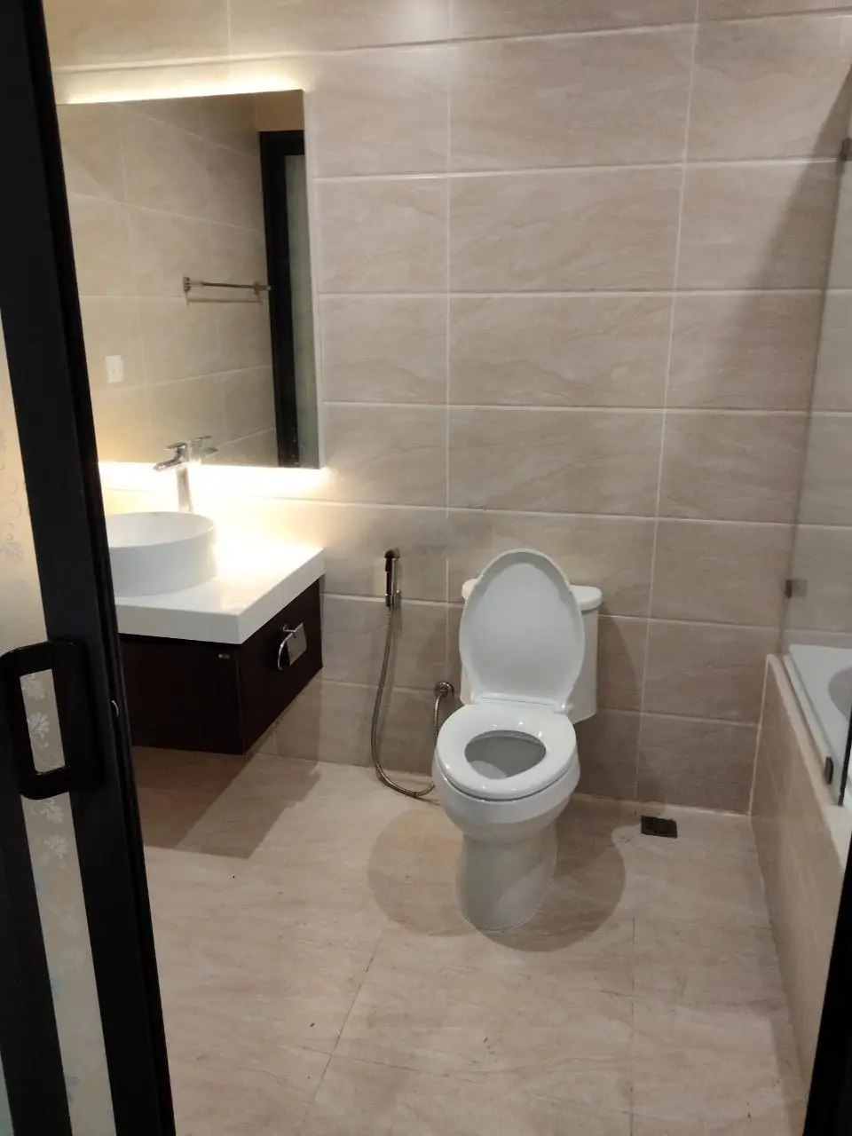 Chính chủ bán căn hộ Gold Tower, DT 141m2, nội thất cơ bản, giá 9 tỷ