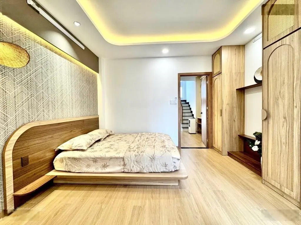 Nhà đẹp q4- 3 lầu - 40m2- sát hẻm ôtô-ko qh-chỉ 5 tỷ nhỉnh