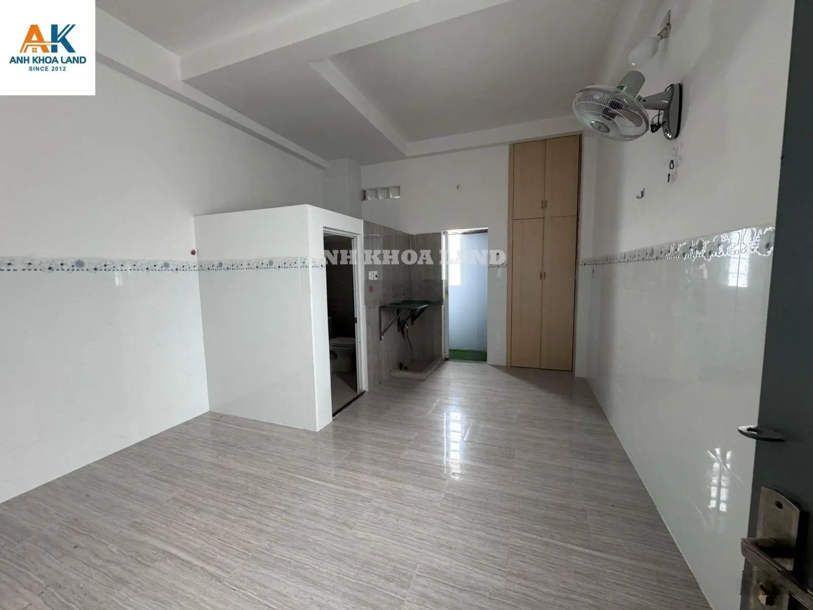Bán nhà 5 tầng đang cho thuê căn hộ dịch vụ 32tr/th, đường thông 6m sát Phạm Văn Đồng, TP Thủ Đức