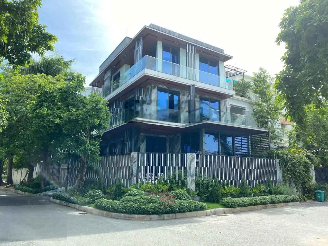 33 tỷ sở hữu ngay villa (DT 10x20m) 3 tầng - Song Hành, An Phú, Quận 2. LH 0901882939