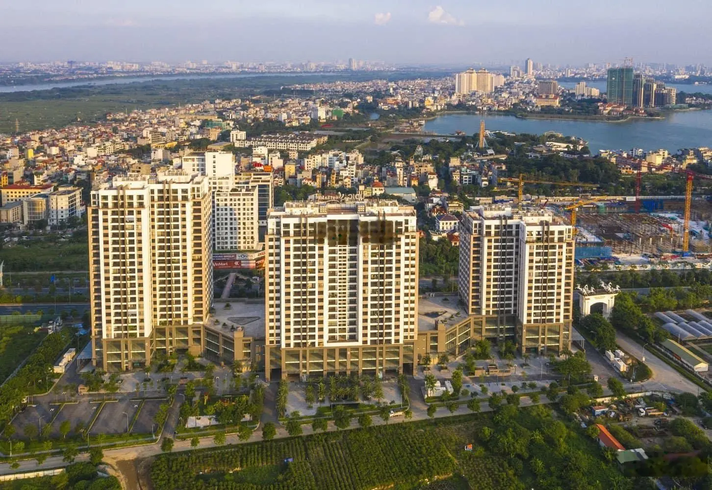 Bán căn góc 168m2 3PN 2VS tầng cao. Full đồ. Săn sổ lâu dài. Có slot oto. LH 0966 836 ***