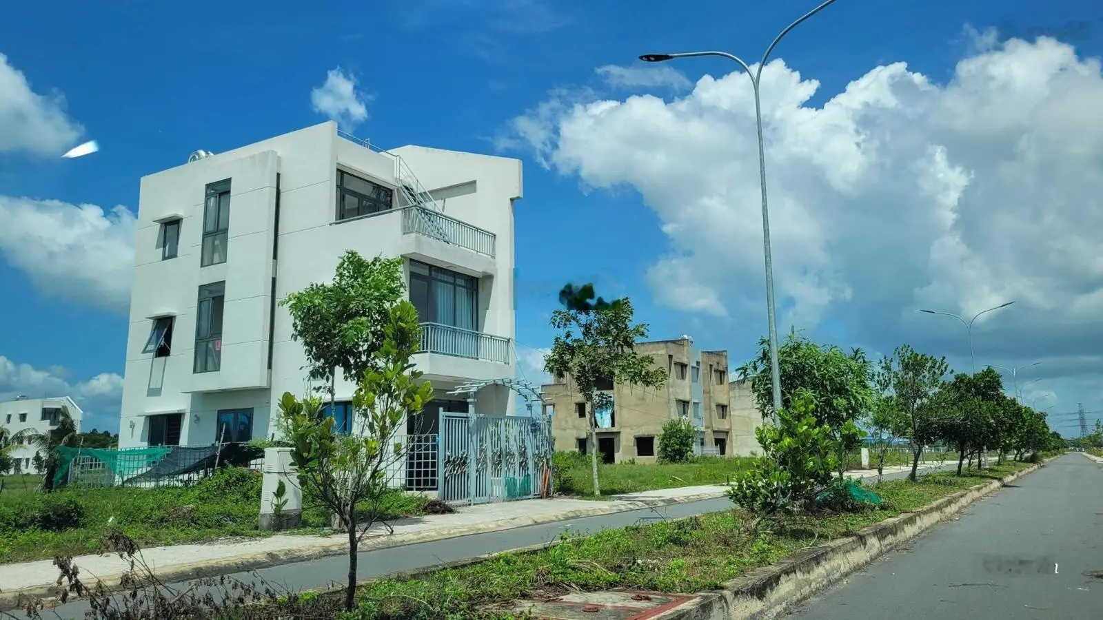 Bán đất khu dân cư Idico kế bên TTTM Aeon Mall giá rẻ nhất khu 2.2tỷ, 100m2, Lh ngay 0901 762 ***