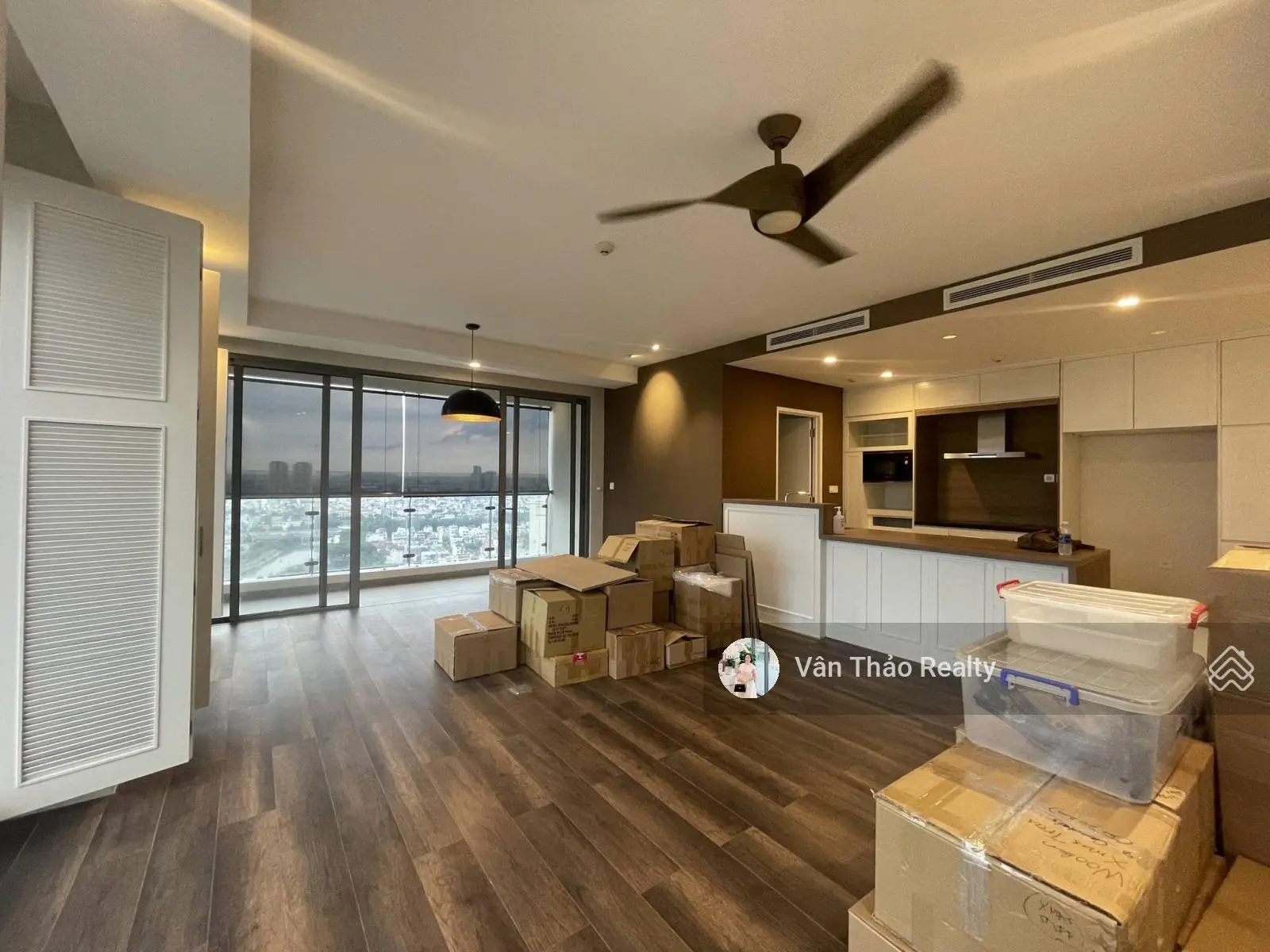 (Diện tích lớn 137m2) Căn hộ 3PN góc - Full kính 2 mặt - Nội thất cơ bản - Đảo Kim Cương Quận 2