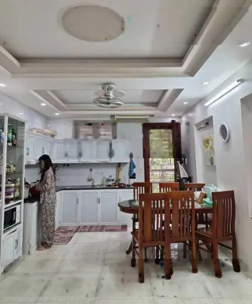 Siêu rẻ nhà 3 tầng mặt tiền 4m đằng sau thoáng, khu dân cư dân trí cao, phù hợp ở và kinh doanh