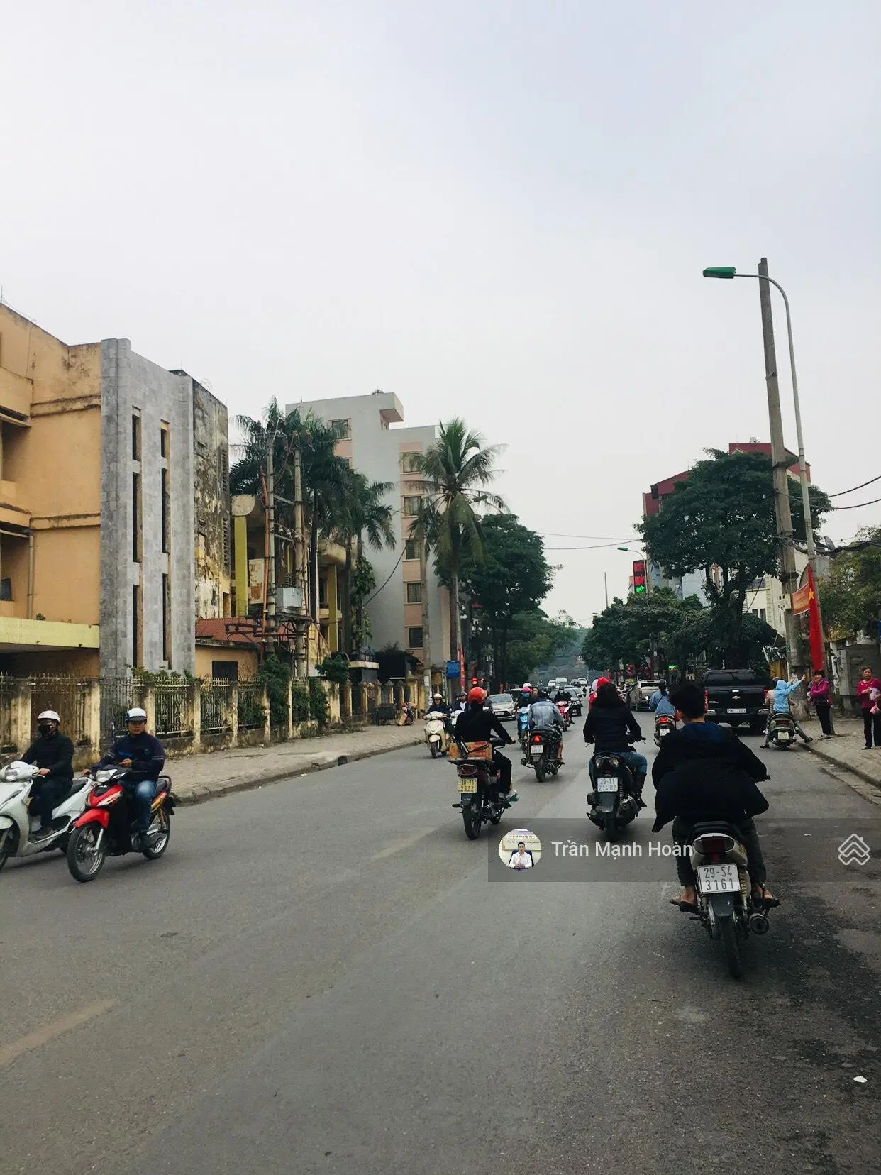 Chính chủ cần bán gấp nhà mp Kiến Hưng,HĐ.Đường 12m,ôtô tránh,KD sầm uất.Lô góc2mặt thoáng.Giá14tỷ5