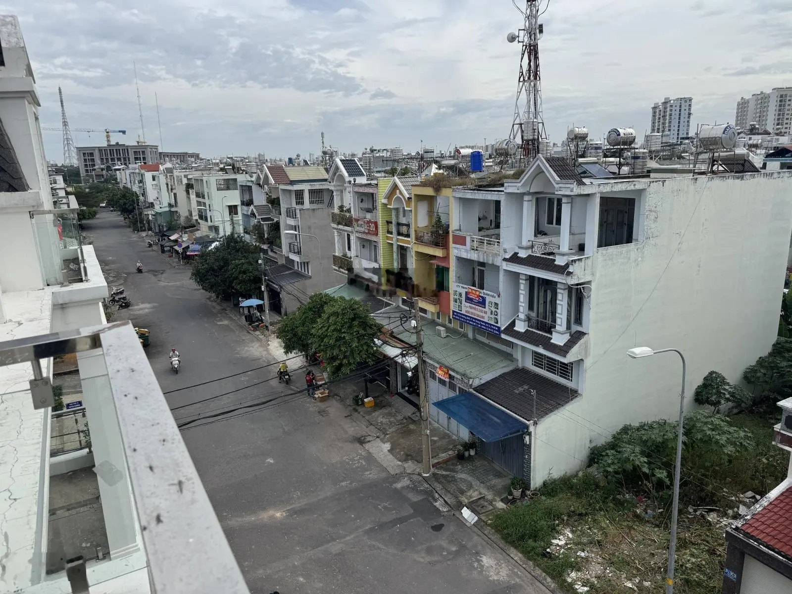 Bán nhà Mặt Phố 400m2, ngay Chợ truyền thống (Chợ An Sương), mới xây 5 tầng, thiết kế rất hiện đại