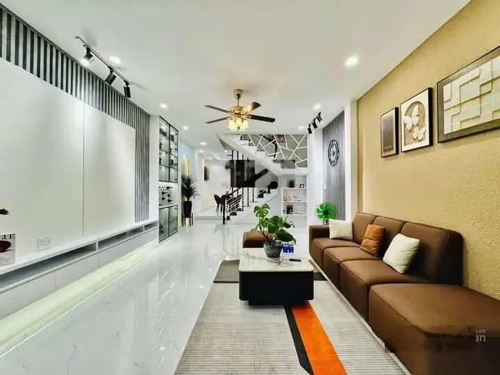 Bán gấp nhà đẹp hẻm xe hơi Đ. CMT8, P15, Q10 .DT: 5,5x17m Full Nội Thất Vào Ở Ngay Giá 4Tỷ 360.