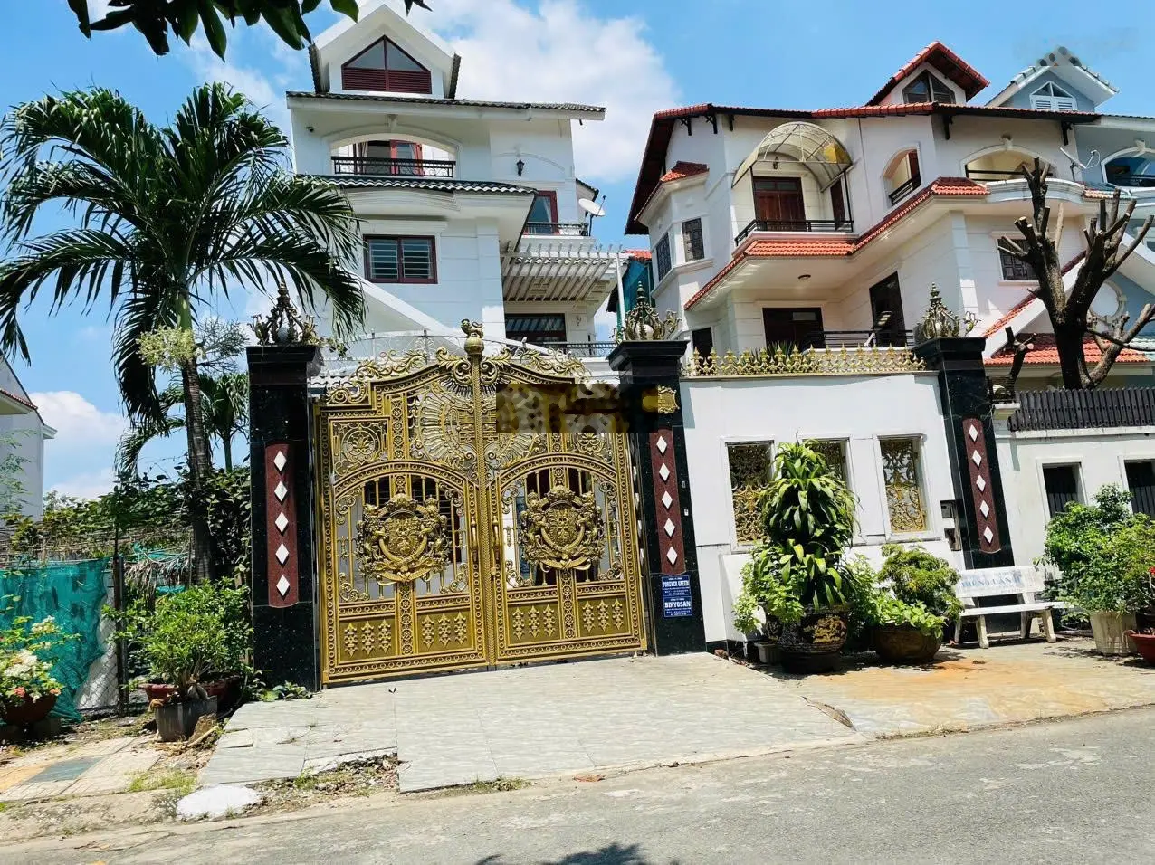 Giá chạm đáy ! Bán gấp biệt thự cực đẹp, full Gỗ Đỏ, KDC Khang Điền - Gia Hòa sân đậu 2 xe ô tô.