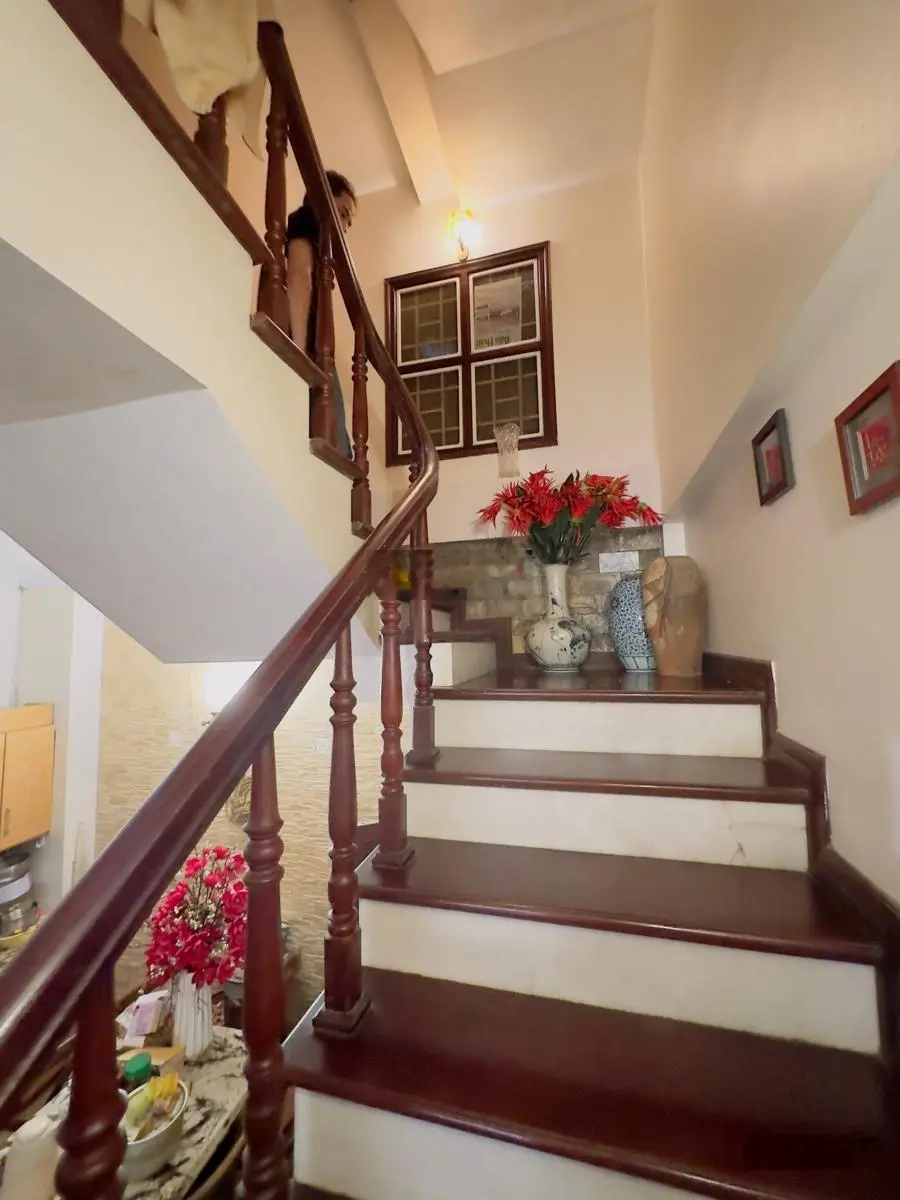 Nhà phố Quán Sứ 45m2 5 tầng 13.8 tỷ Hoàn Kiếm. Nhà gần mặt phố - trước nhà sân rộng