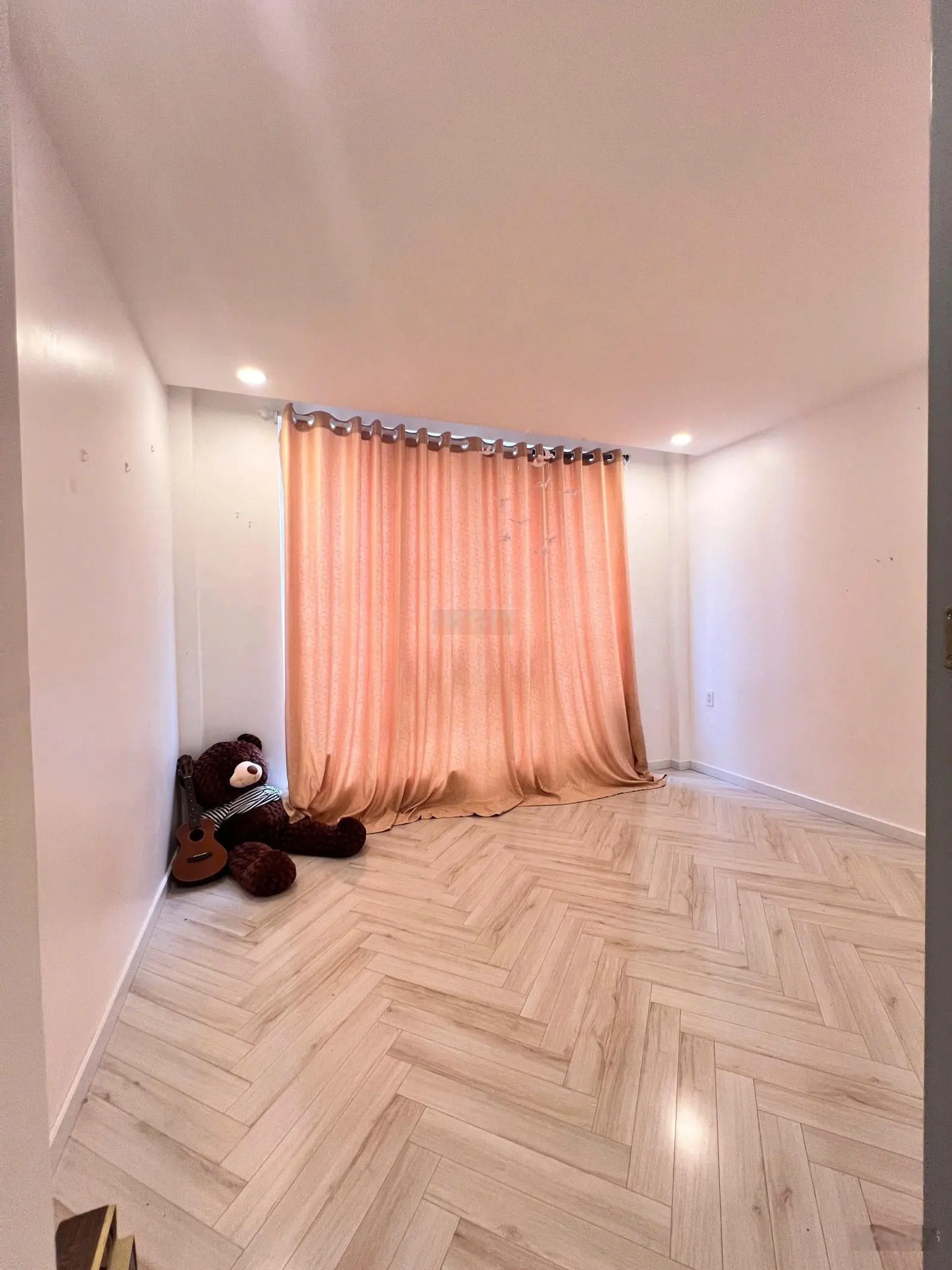 Xe Hơi Trong Nhà,Ngay Vòng Xoay Ng Tri Phương,Ngang 4m,6Tầng,5PN,Thang Máy