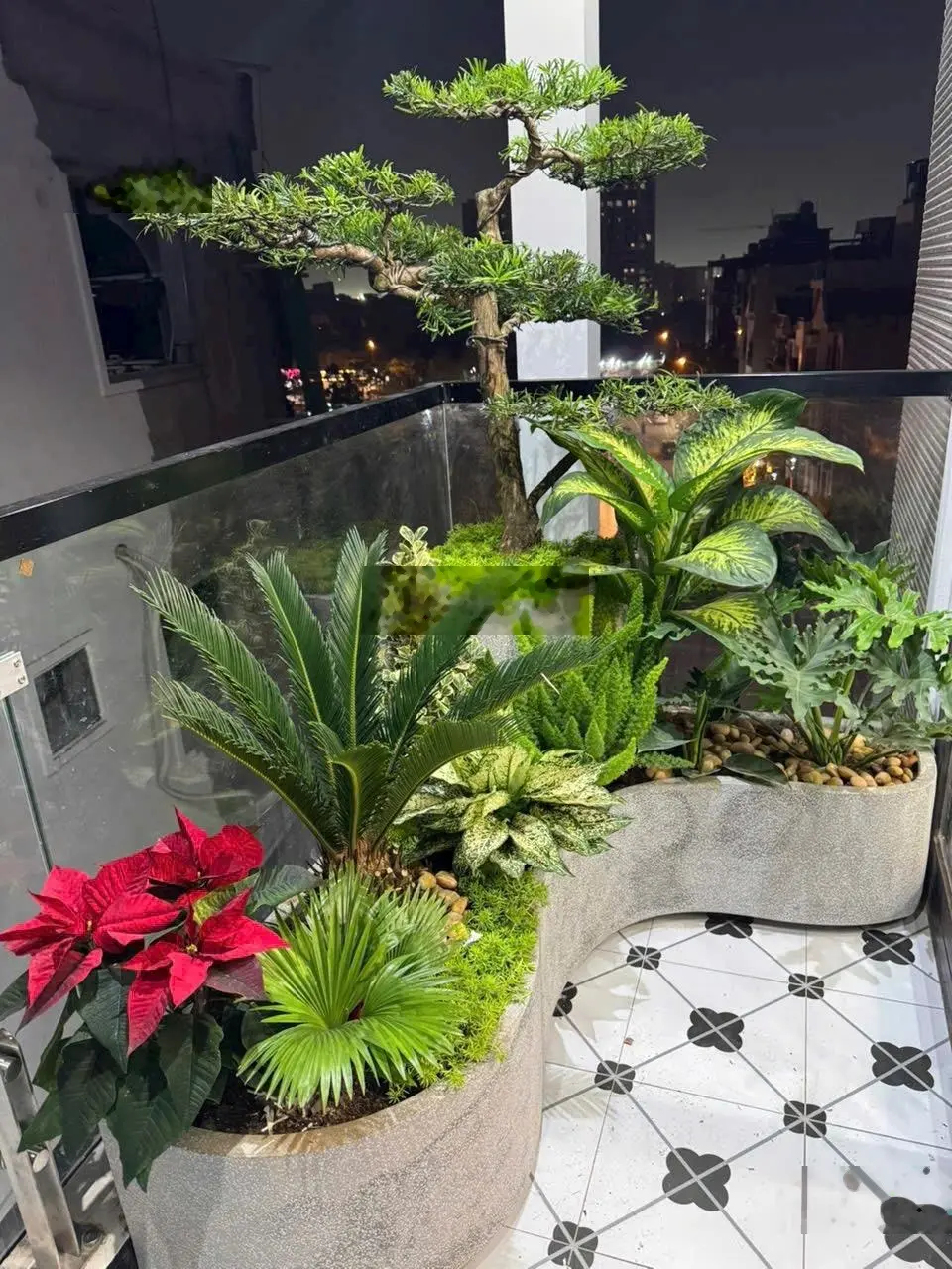 Chính chủ bán nhà đẹp fun nội thất cầu thang máy phố trạm long biên hà nội 60m2
