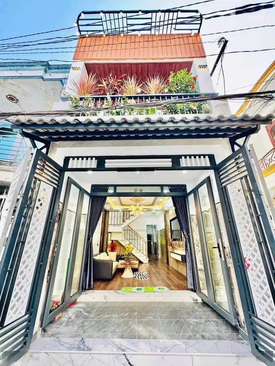 Gấp! Bán nhà 43m2 xây 2 tầng Đồng Đen, Tân Bình giá 2tỷ350. Gần Đại Học Văn Hiến. Hẻm 6m, sổ riêng