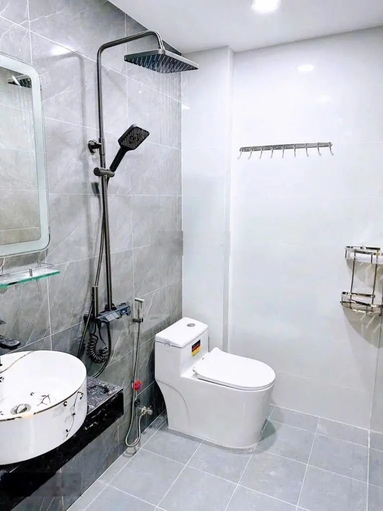 Nhà đẹp vĩnh hội q4- 3 lầu đúc- 35m2 ngang 5,5m - sân rộng - ko qh-chỉ 5 tỷ nhỉnh