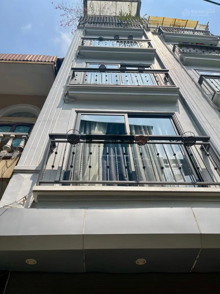 Bán nhà Ô tô đỗ cửa 40m2*5T giá 7.85 tỷ Dịch Vọng, Cầu Giấy