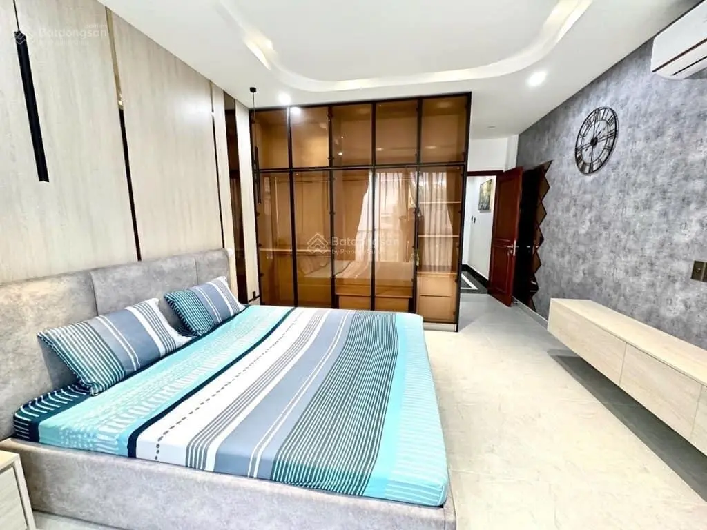 Xe hơi ngủ nhà - khu vip thành thái -q10 - 4x15m - 4 tầng-vừa ở vừa kinh doanh - sát mặt tiền đường