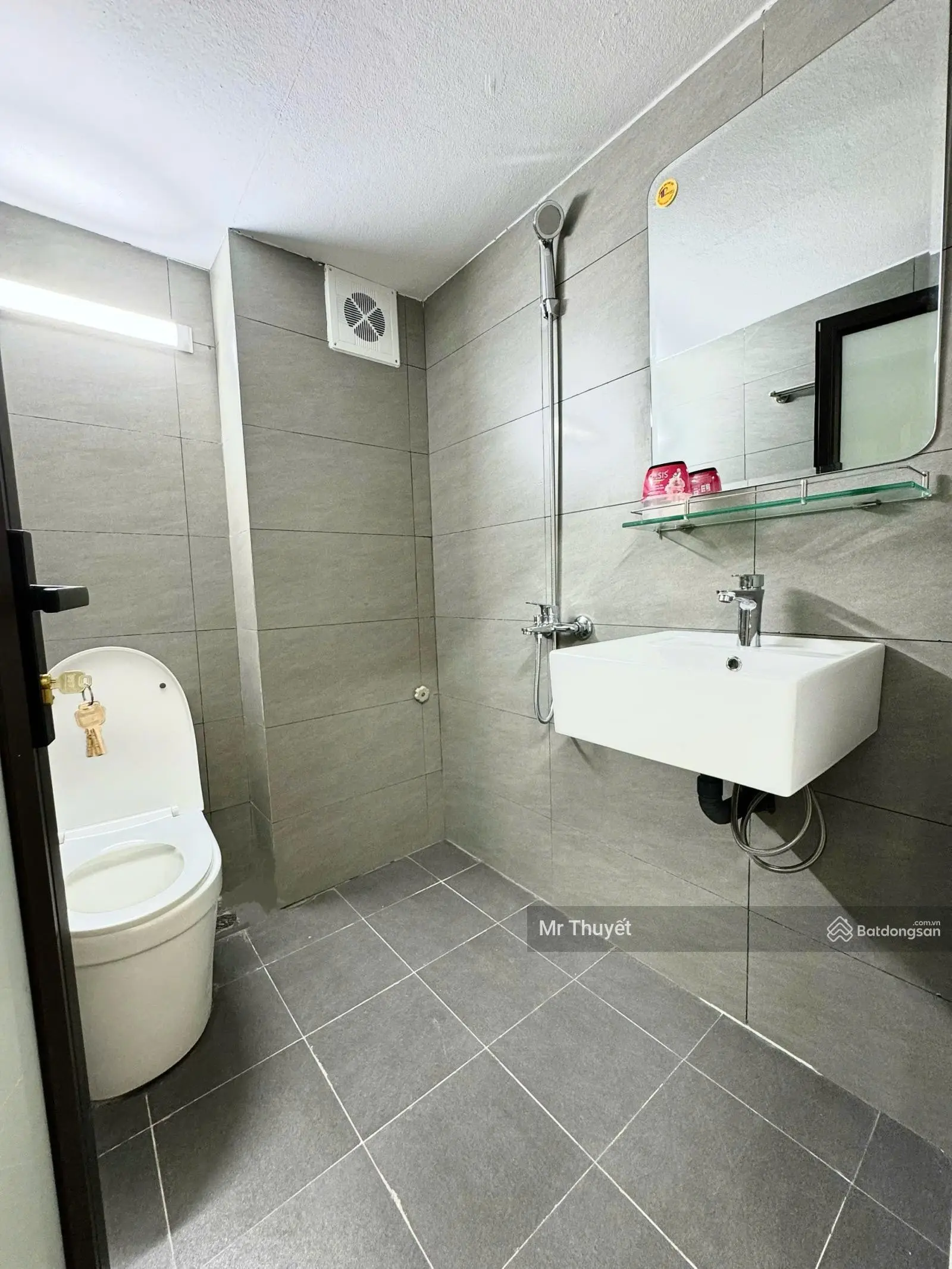 Cực hiếm! dân xây 40m-4 ngủ-phân lô quân đội-ô chờ thang máy-ô tô qua nhà-gần việt pháp hơn 8 tỷ