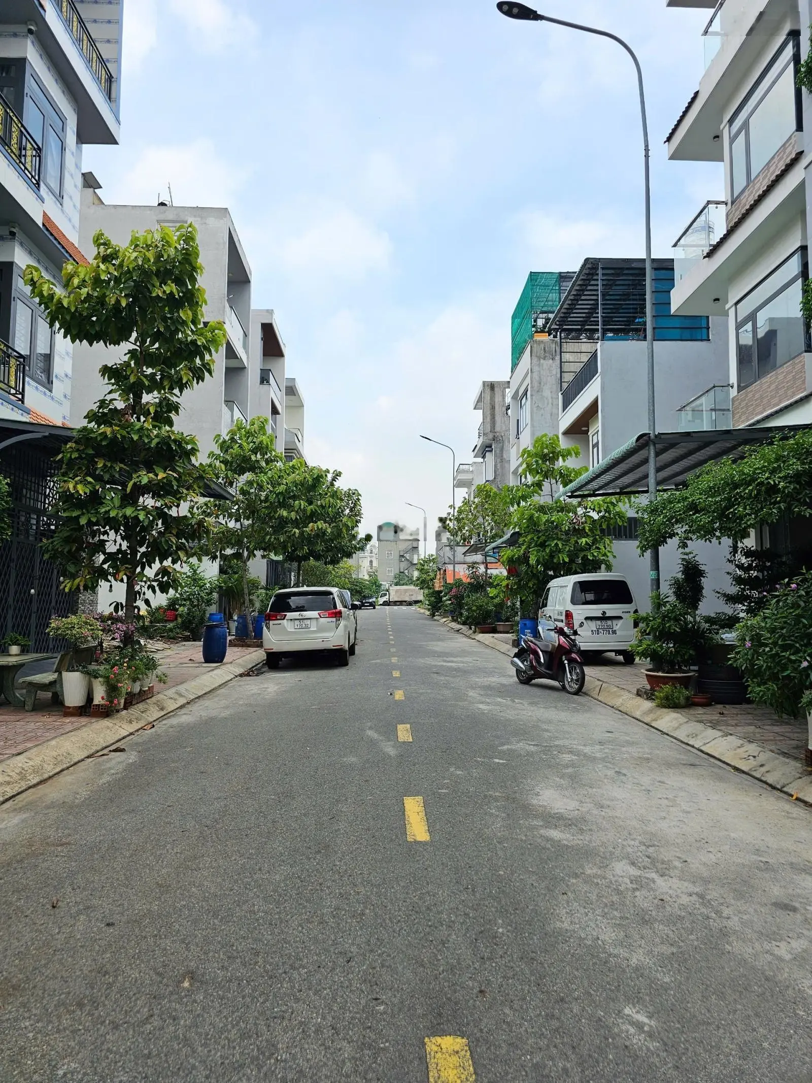 Nhà hoàn công: 6tỷ200, nhà 1 trệt 3 lầu full nội thất KDC đẹp cạnh Làng Đại Học Quốc Gia TP. HCM