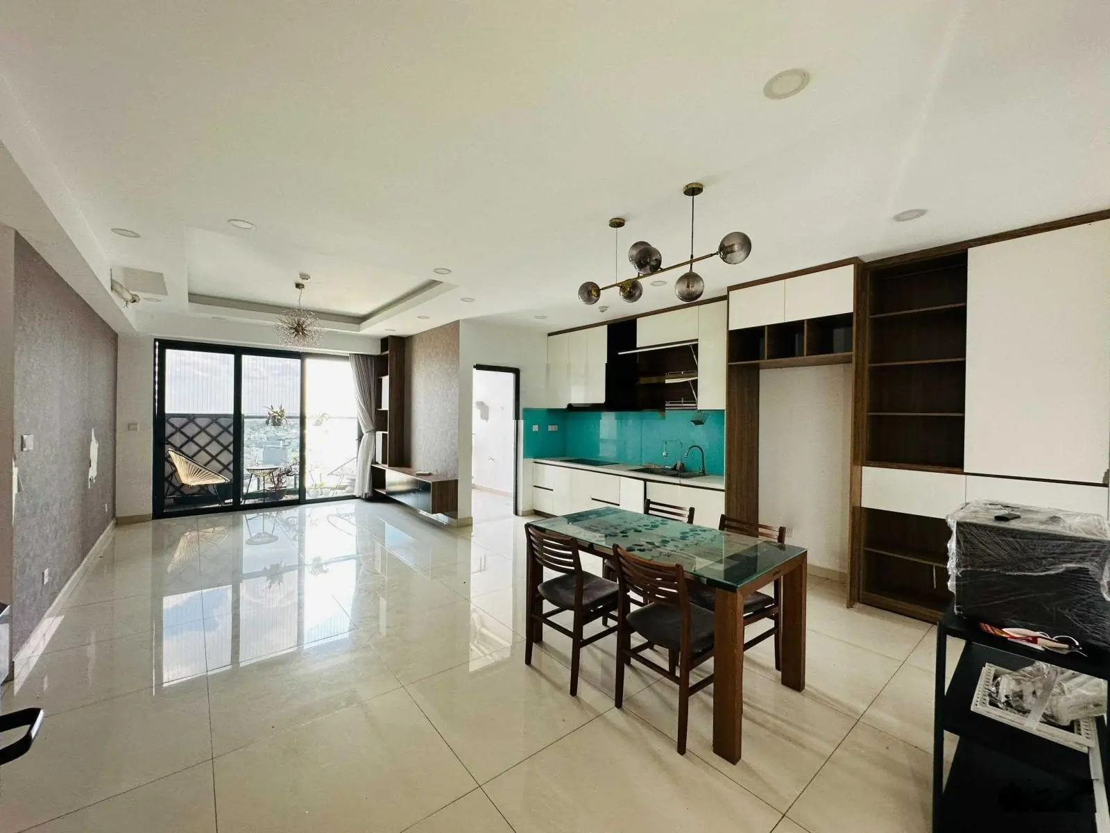 Bán căn Emerald - 104m2 - 3PN - 2WC giá 4.650 tỷ bao phí thuế. Nhà full NT. Liên hệ