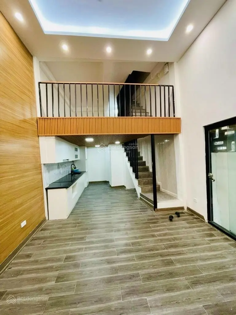 Bán nhà phố Thanh Nhàn - Hai Bà Trưng - ô tô 4 chỗ lùi cửa - 35m2 4 tầng chỉ hơn 5 tỷ còn bớt