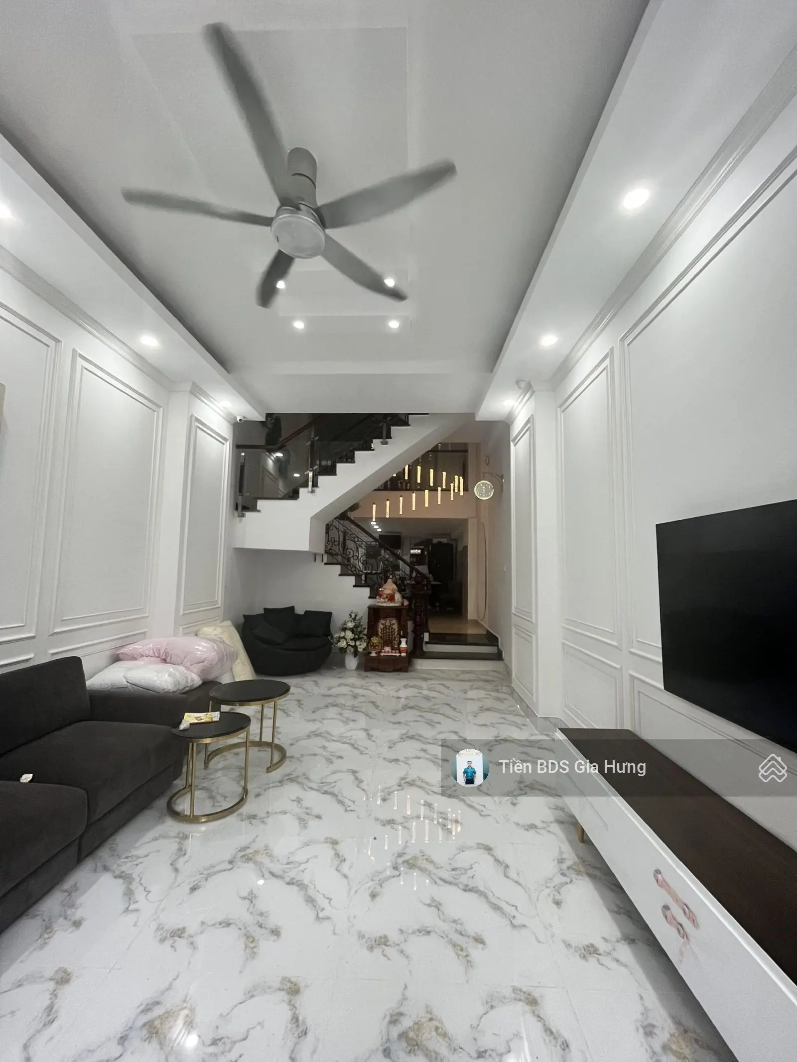 Nhà đẹp full nội thất mặt tiền đường số Tân Quy DT 4x20m giá 15 tỷ 500 trệt lửng 3 lầu 5 PN