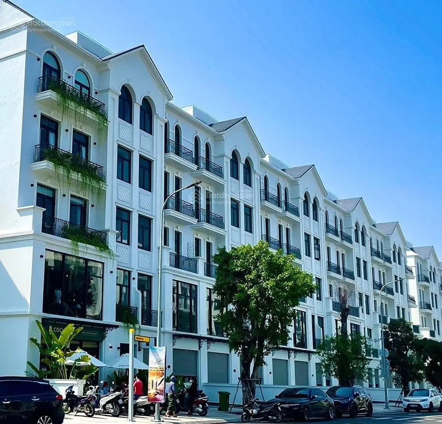 Bán căn nhà phố hoàn thiện cơ bản, sẵn hợp đồng thuê chỉ 17 tỷ, có sổ hồng tại Vinhomes Grand Park