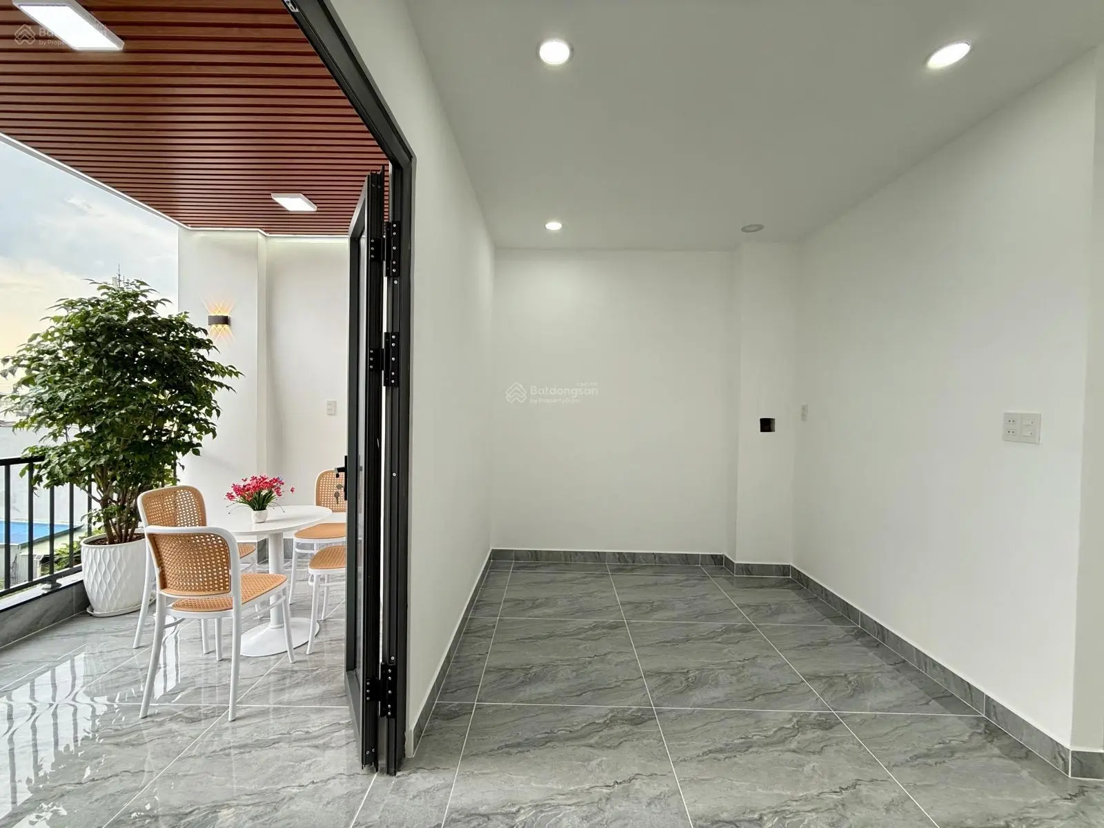 Nhà bên Chợ Hạt Điều, đường Dương Thị Mười, DT:4,5x13M, Lửng, 3Lầu, 4PN, Gara ô tô, Sân thượng, Q12
