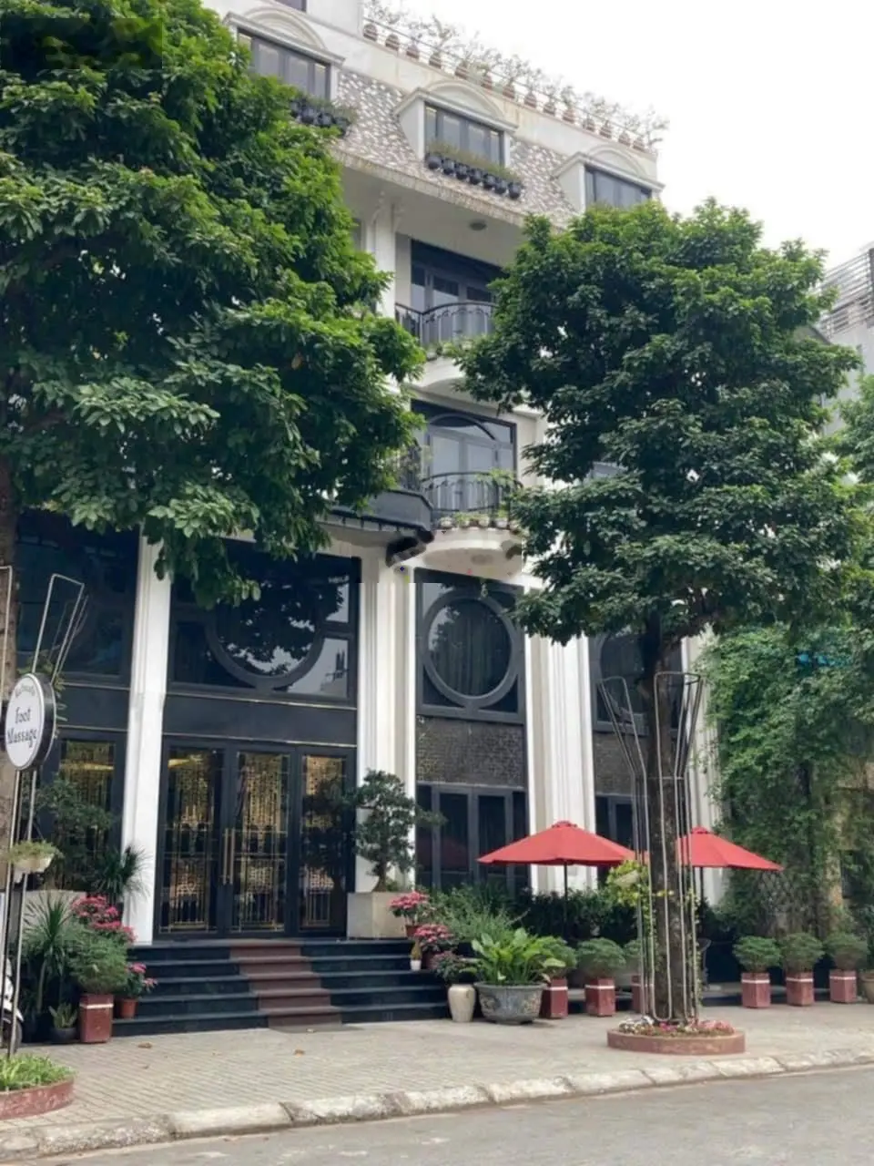 Bán toà nhà văn phòng mặt phố Hồng Tiến - Vỉa Hè 5m - Kinh siêu đỉnh. DT: 480m2,9T, MT: 18m. Giá TL