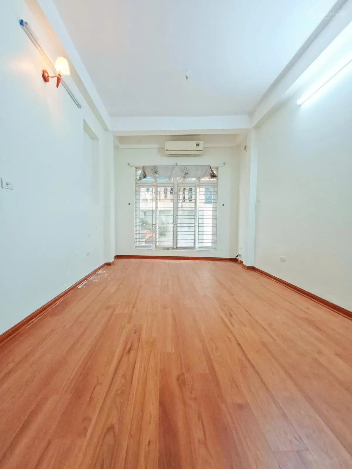 Cần bán nhà riêng phố Cự Lộc 30m 5T MT 3,6m chỉ 5,1 tỷ full nội thất gần ôtô