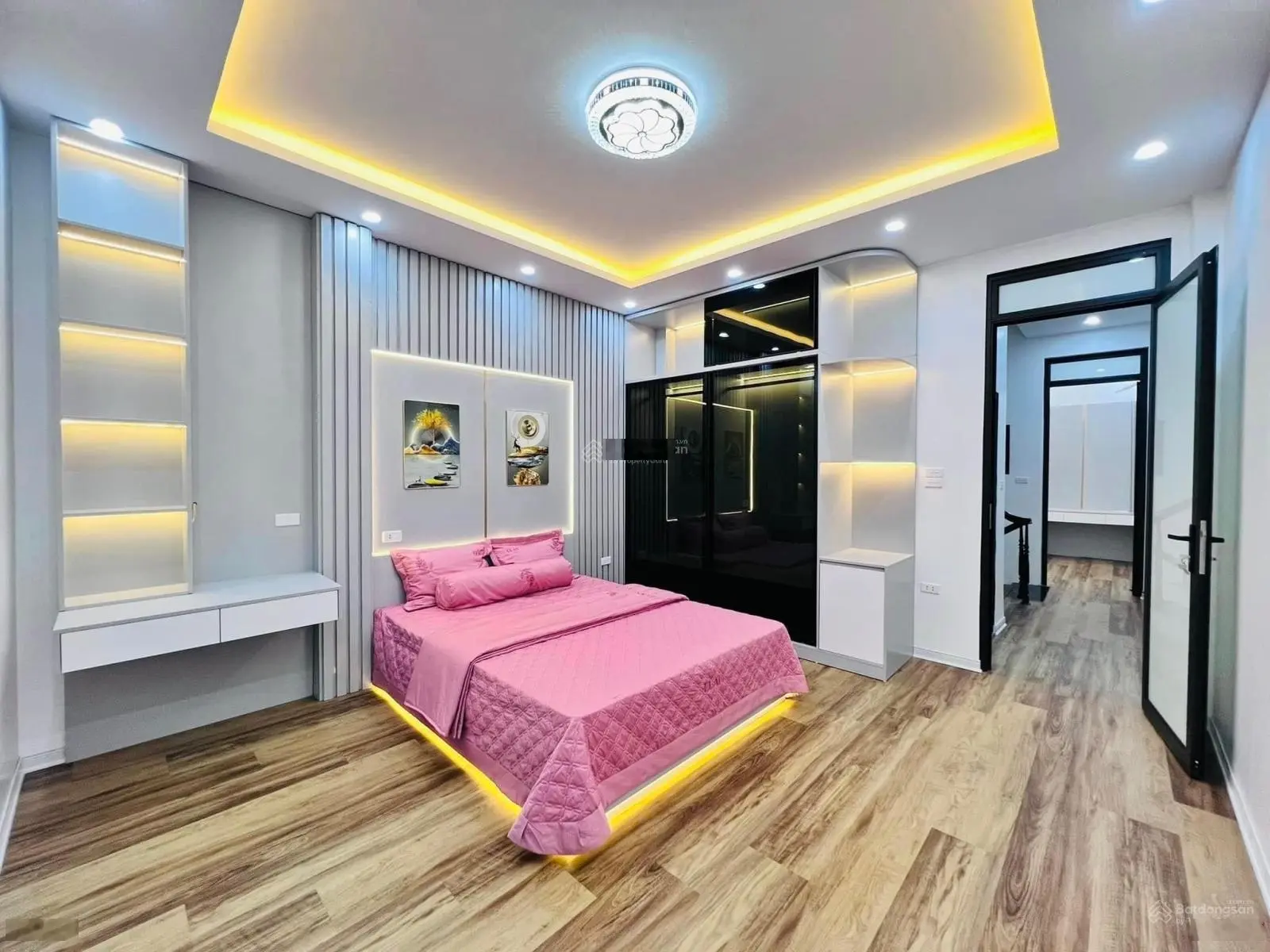 Bán nhà ngay Hồ Hạ Đình, Ô Tô đỗ sát cửa, 52m2 Nhà Đẹp, 20m ra đường Container tránh nhau.
