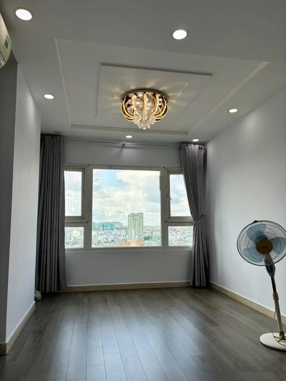 Bán căn hộ 3 phòng ngủ tại Saigonres Vincom Nguyễn Xí, chính chủ giá 4 tỷ LH MR. Hoàng 0932 359 ***