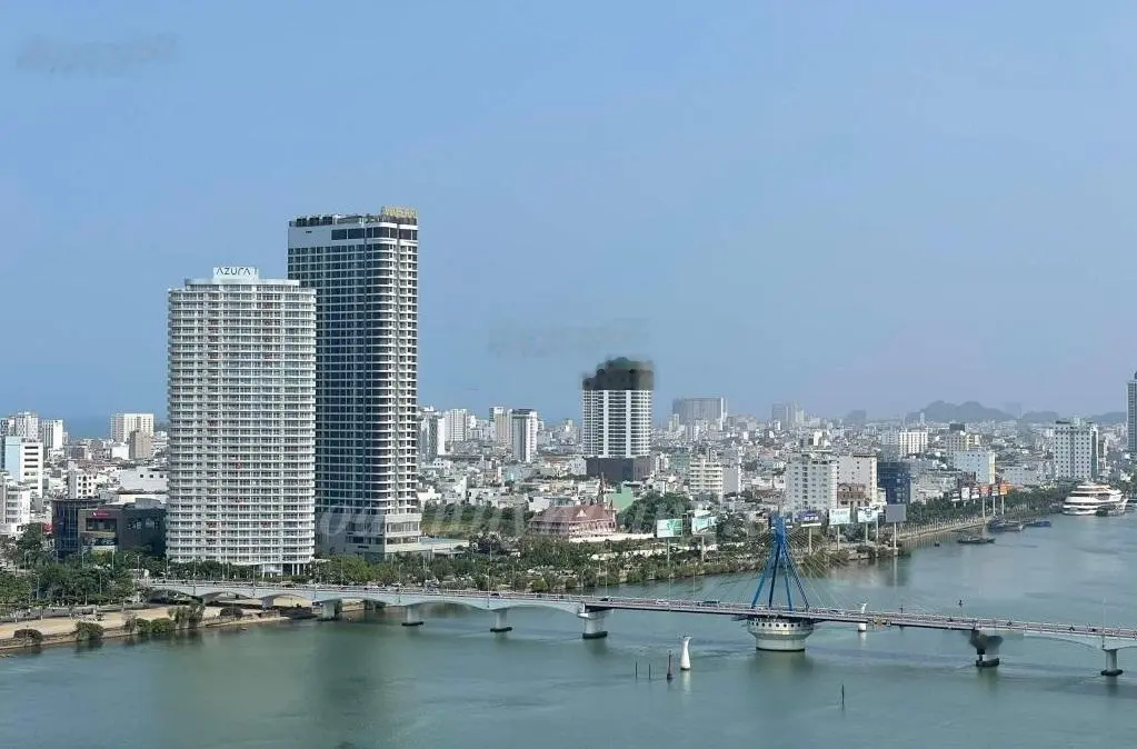 Cần bán gấp nhà 5 tầng mặt tiền đường Trần Hưng Đạo gần cầu sông Hàn, giá 2. x tỷ