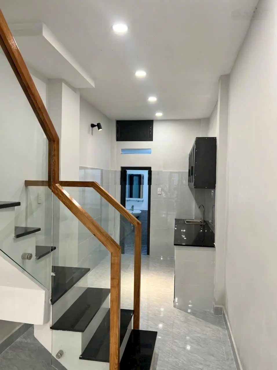 Rẻ nhất Tân Bình 2tỷ98! Vừa ở vừa KD buôn bán nail, Spa..