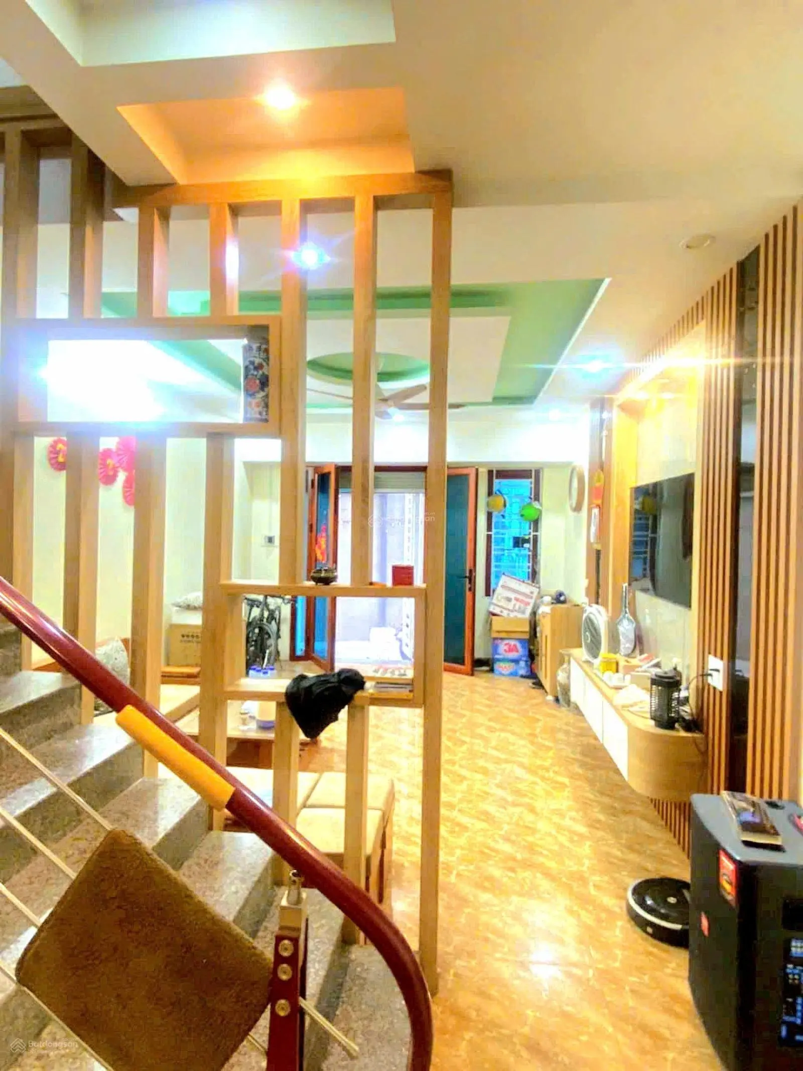 Nhà Trại Lẻ xây độc lập ô tô đỗ gần