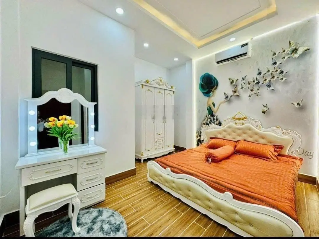 Bán nhà đường Nguyễn Du, P. Bến Thành, Quận 1. 73,84m2, hẻm lớn