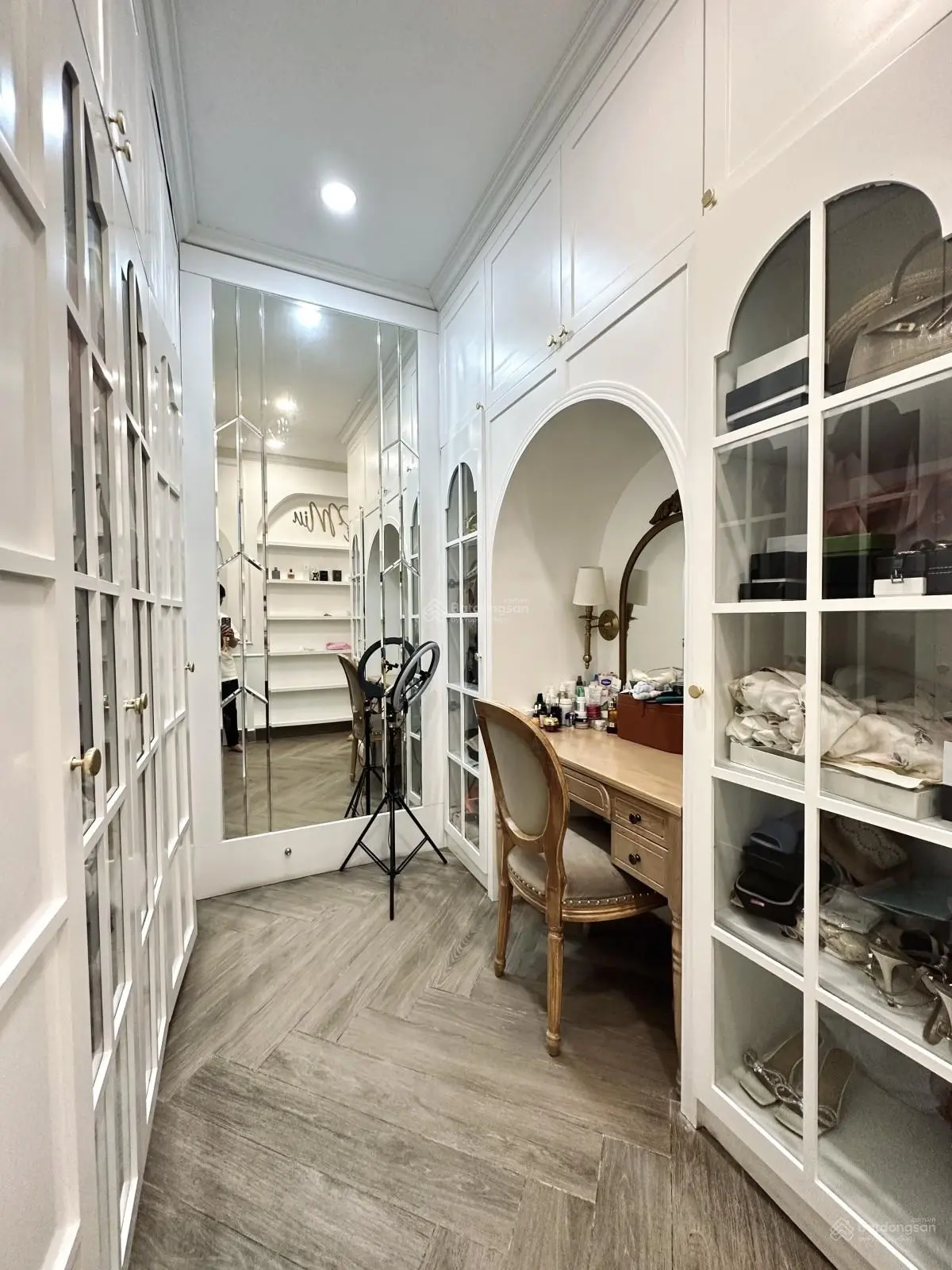 Nhà mới cứng 5 tấm HXH Lê Thánh Tôn view chợ Bến Thành trung tâm Quận 1. Nhà đẹp giá siêu hời 25 tỷ
