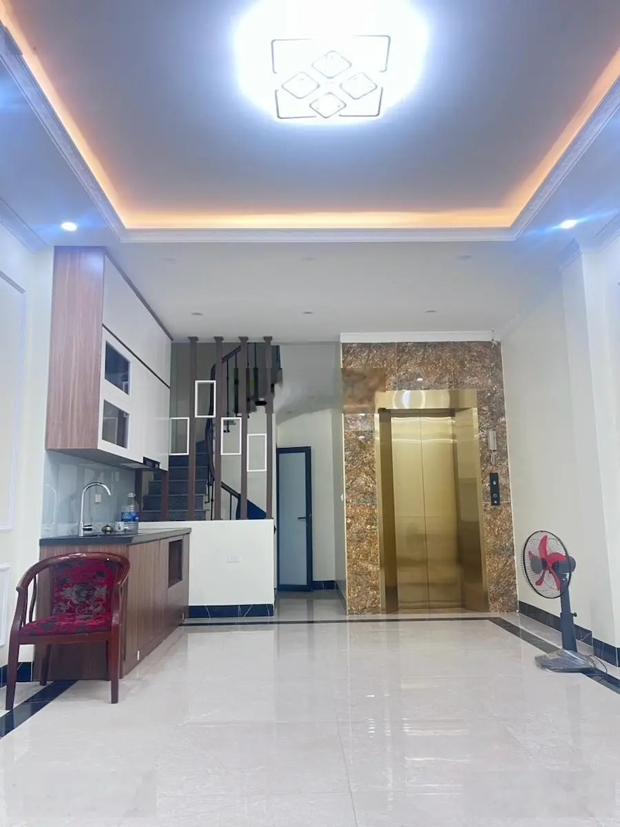 Chủ bán gấp nhà siêu hiếm Cầu Giấy 44m2 x 6 tầng thang máy cực víp xung quanh ngập tràn tiện ích