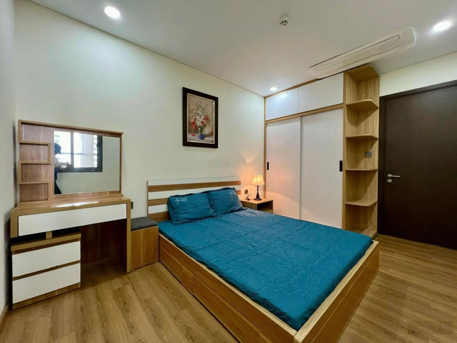 Tôi cần bán gấp căn hộ 3 ngủ chung cư Booyoung, Hà Đông, DT 96 m2, giá 4,9 tỷ sẵn sổ, full nội thất