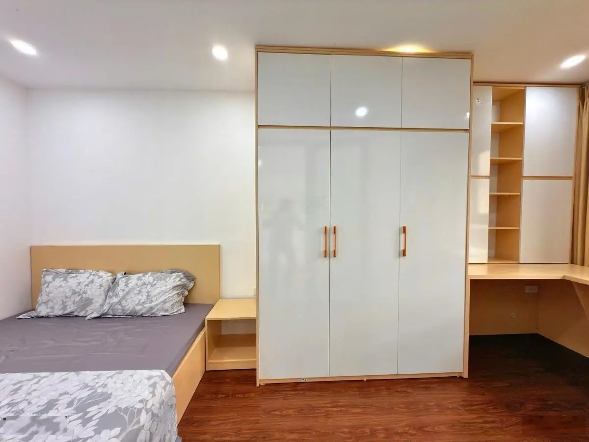 Bán nhà ngõ thổ quan đống đa 30*4 7.8tỷ tầng nhà thoáng phòng nào cũng có ban công . Ô tô đỗ cửa