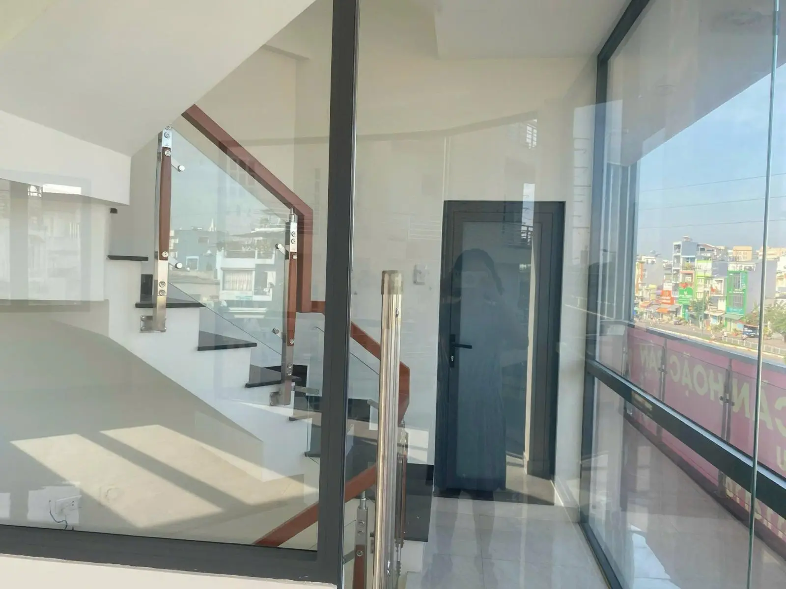Bán căn góc 2 mặt tiền đường Phạm Văn Đồng, Gò Vấp, DT 9x12m. 5 tầng. HĐT 32tr/ tháng. Giá 12.8 tỷ