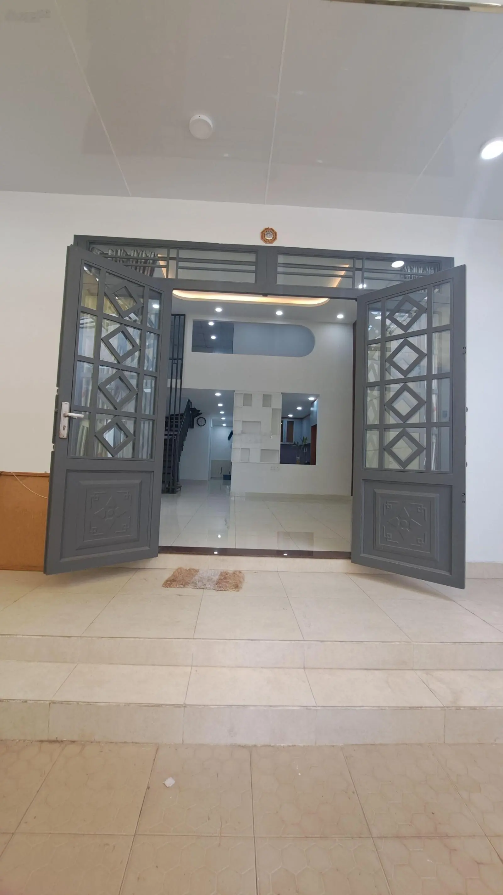 Cực hiếm! Nhà mặt tiền Trịnh Hoài Đức Hiệp Phú, Q9 giá chỉ hơn 4 tỷ