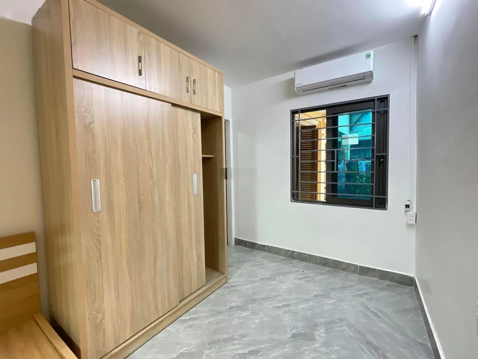 LÕI ĐỐNG ĐA - 3 BƯỚC RA MẶT PHỐ - TRƯỚC NHÀ SÂN ĐỂ XE RỘNG - NHÀ MỚI ĐẸP FULL NỘI THẤT