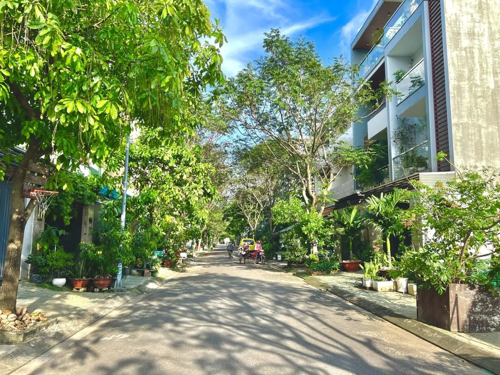Nhanh gọn lẹ! Đất ngộp bán gấp lô góc ngay KDC Việt Nhân Villa, Q9 105.3m2, SHR. Giá 1.8 tỷ